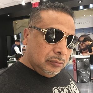 Meet your Posher, Roman